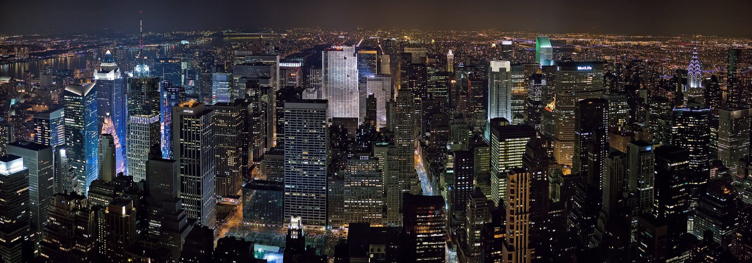 New_York_Midtown_Skyline_at_night_-_Jan_2006_edit1-scaled